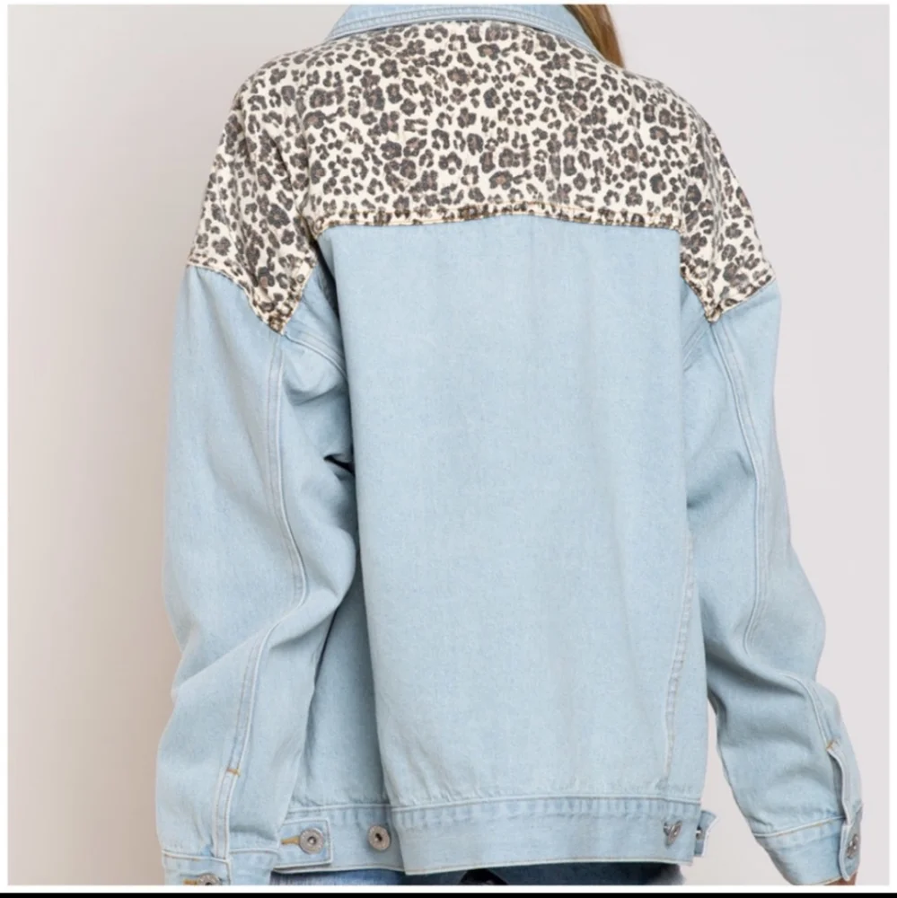 sale⚡POL Raw It's Denim Jacket: light Blue distressed denim,animal print Detail - Picture 9 of 16